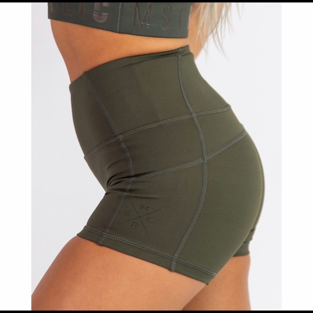 Muscle republic short in army green